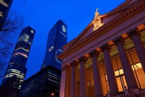 Crypto Market Gains Momentum as Standard Chartered Projects Bigger Fed Rate Cut